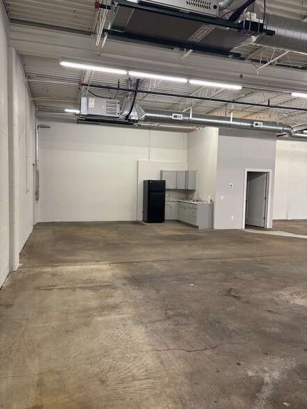 More Photos Of 607 2nd St S, Hopkins Warehouse For Lease