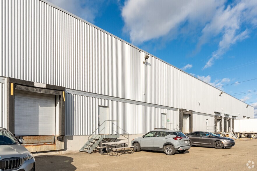 More Photos Of 185 Rue Fortin, Québec Distribution For Lease