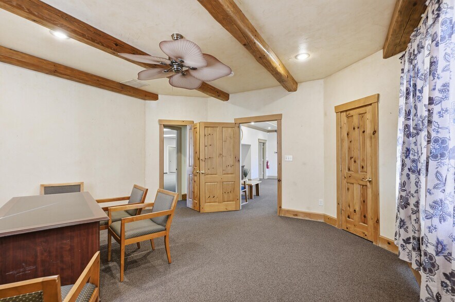 More Photos Of 2307 Missouri Ave, Carthage Light Distribution For Sale