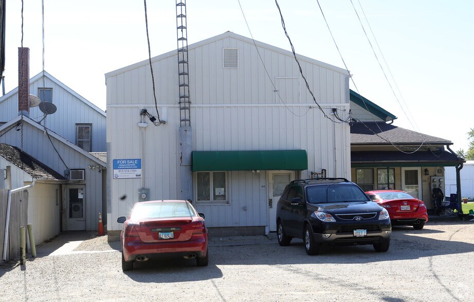 More Photos Of 212 W Lincoln Hwy, Waterman General Retail For Sale