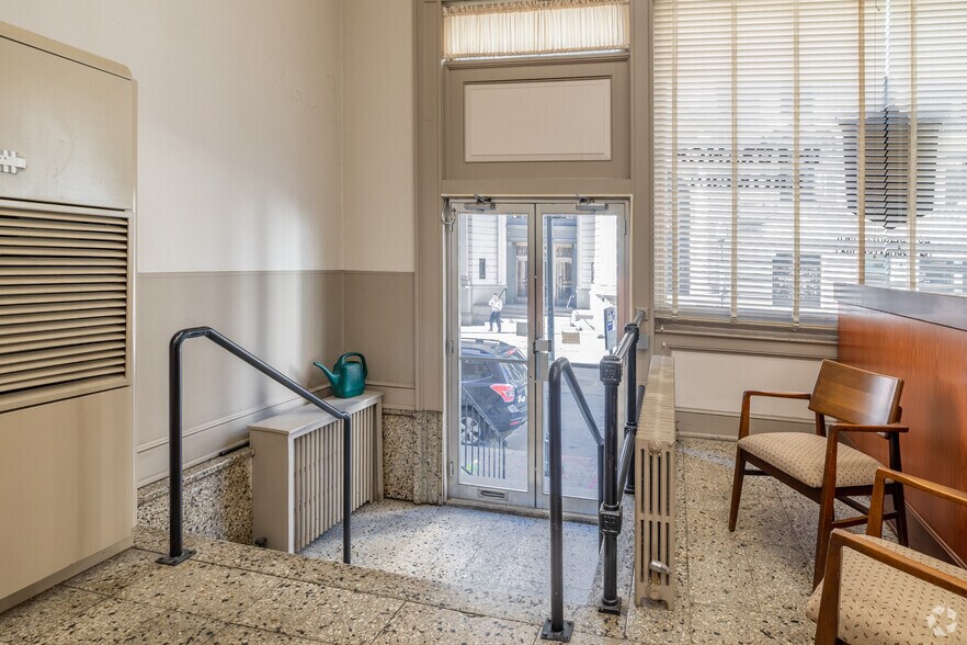 More Photos Of 23 South St, Baltimore Office For Sale