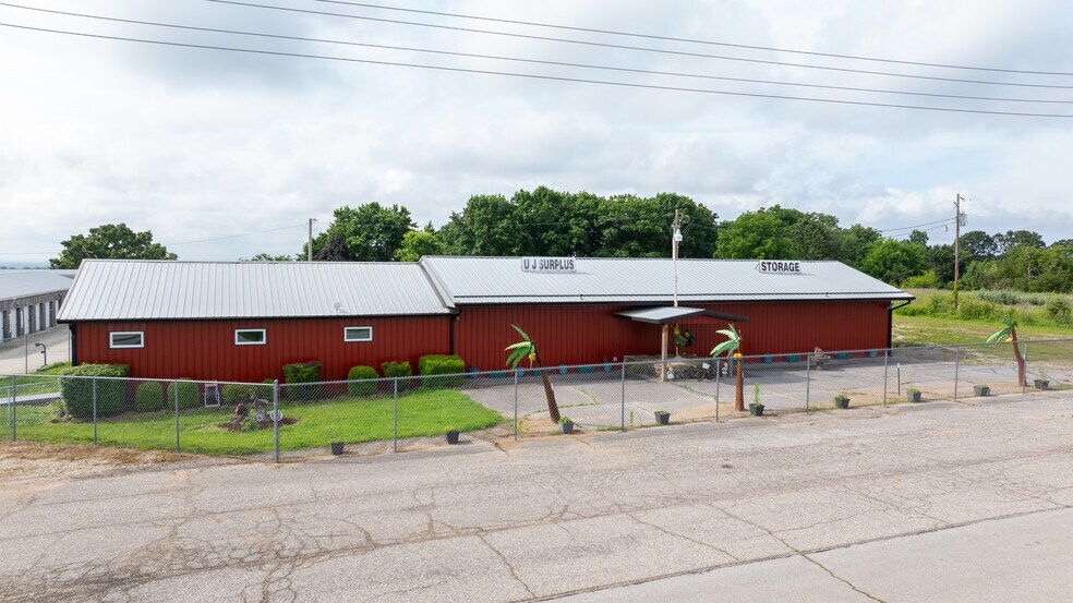 More Photos Of 10501 Old Highway 54, Eugene Self Storage For Sale