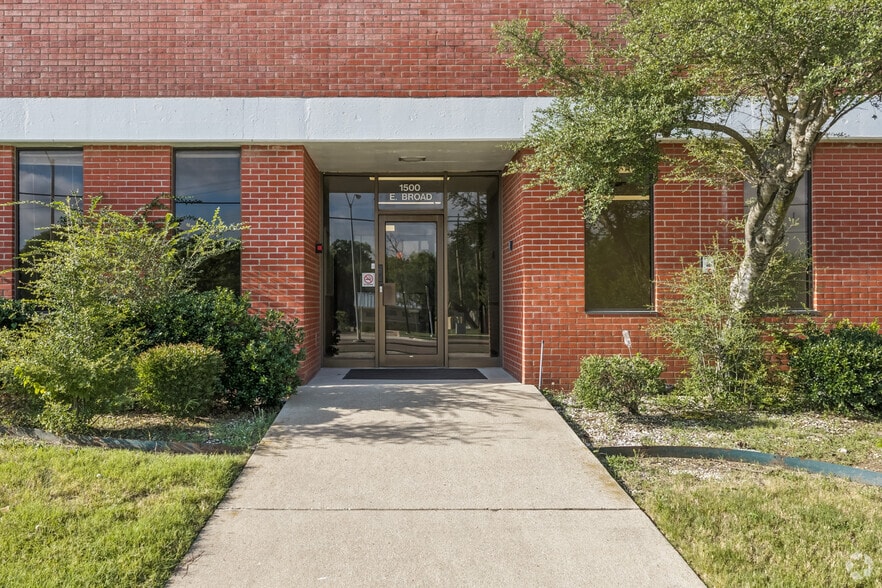 More Photos Of 1500 E Broad St, Mansfield Manufacturing For Sale