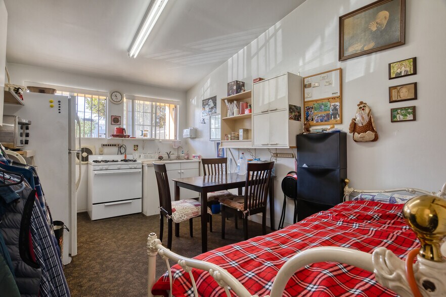 More Photos Of 2502 W 3rd St, Los Angeles Medical For Sale