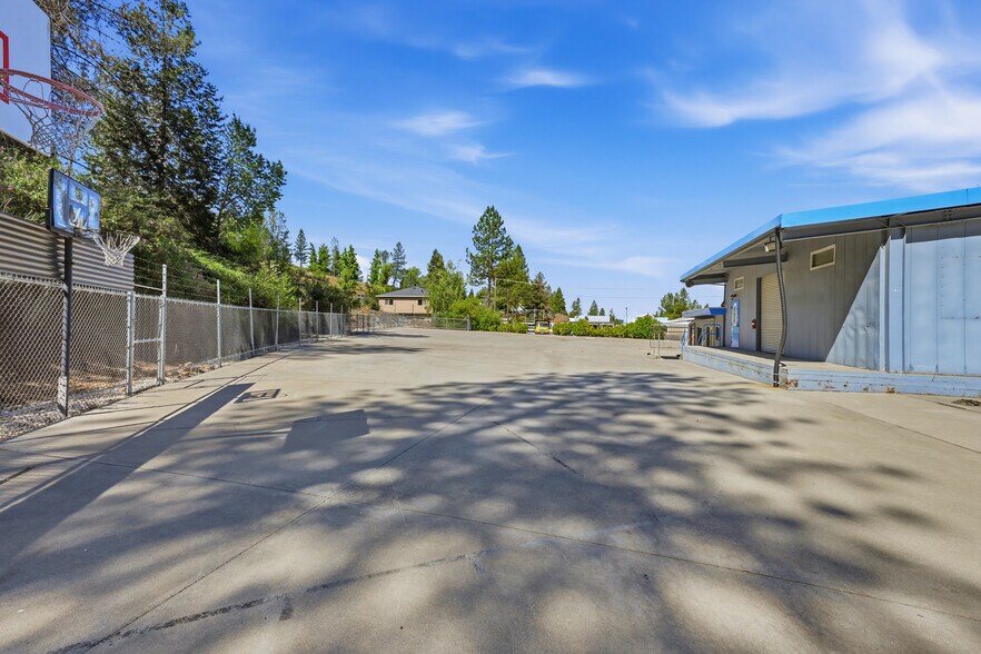 More Photos Of 1025 Idaho Maryland Rd, Grass Valley Warehouse For Lease