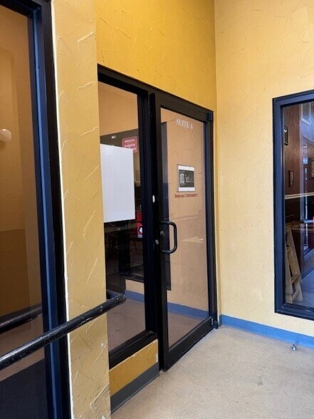 More Photos Of 517 E Kirkwood Ave, Bloomington Storefront Retail Office For Lease