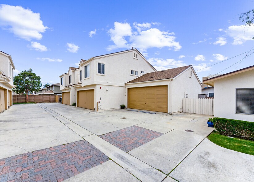 More Photos Of 553-555 Victoria St, Costa Mesa Apartments For Sale