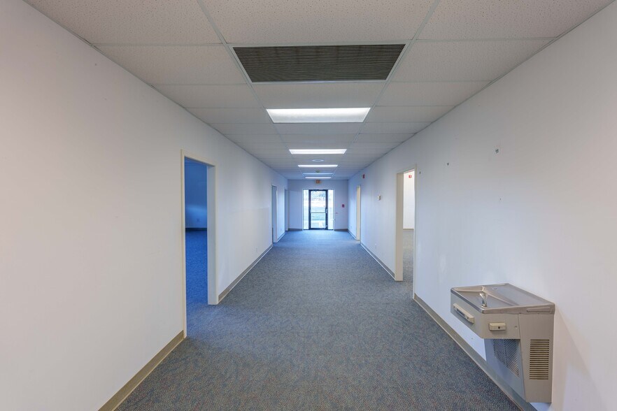 More Photos Of 415 Franklin D Roosevelt Dr, Muscle Shoals Office For Lease