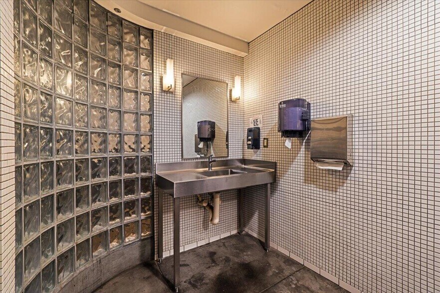 More Photos Of 507 2nd St, Eureka General Retail For Sale