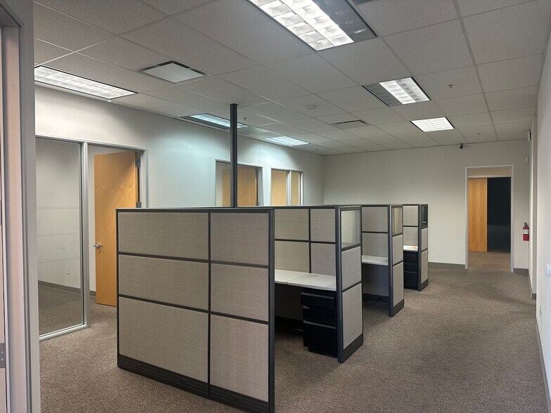 More Photos Of 2526 Qume Dr, San Jose Light Distribution For Lease