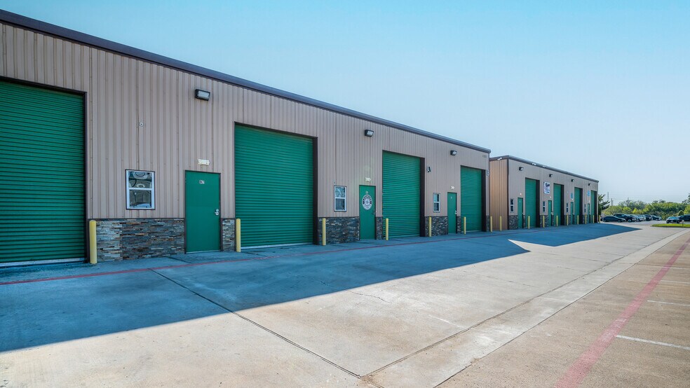 More Photos Of 1231 Space Park Dr, Houston Flex For Lease