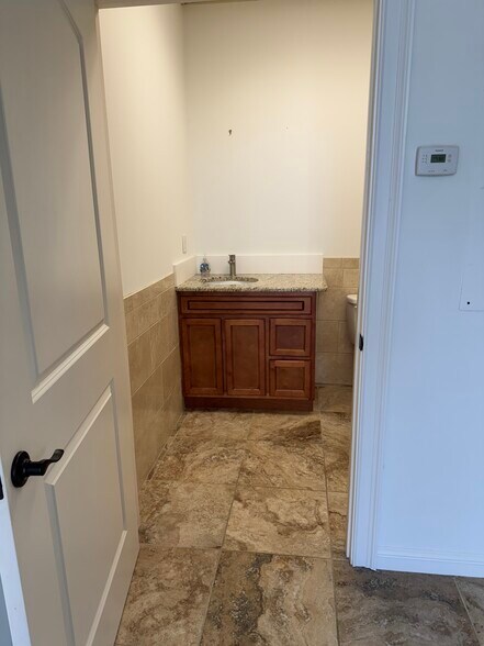 More Photos Of 136 Stutts Rd, Mooresville Freestanding For Lease