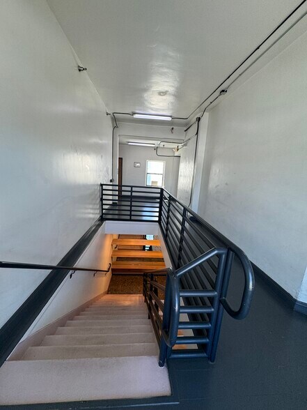 More Photos Of 7016-7024 Melrose Ave, Los Angeles Office For Sale