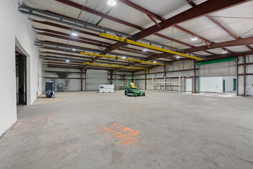 More Photos Of 13595 SE 31st Ave, Summerfield Warehouse For Sale