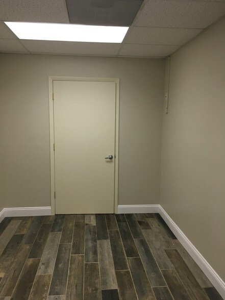 More Photos Of 180 Tices Ln, East Brunswick Medical For Lease