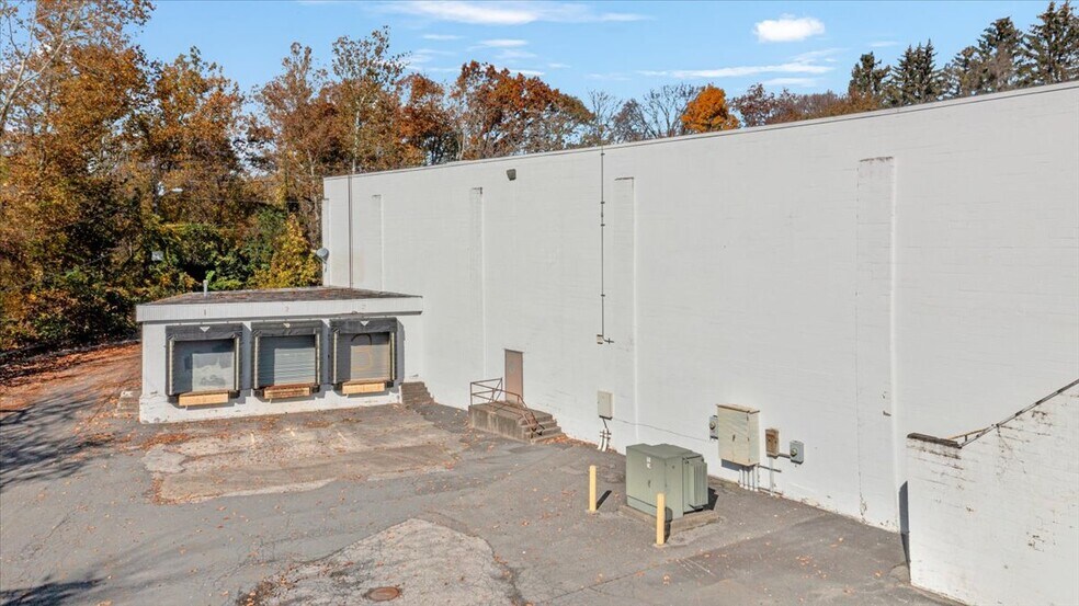 More Photos Of 374 Windsor Hwy, Vails Gate Unknown For Lease