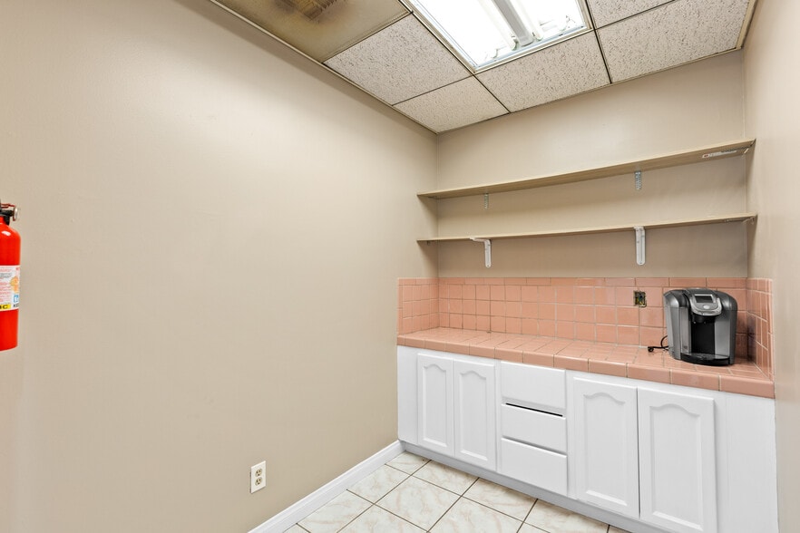 More Photos Of 1240 N Jefferson St, Anaheim Warehouse For Sale