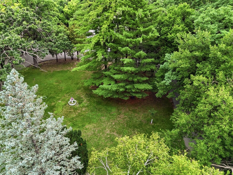 More Photos Of 2200 W Memorial Dr, Janesville Hospitality For Sale