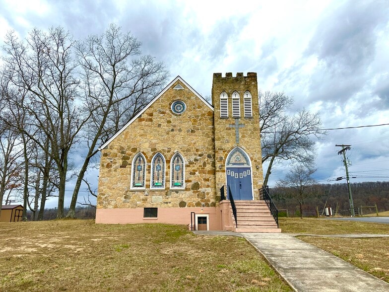 Primary Photo Of 13801 Oldtown Rd, Oldtown Religious Facility For Sale