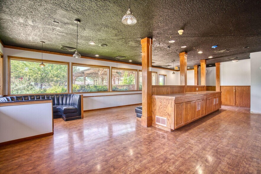 More Photos Of 1900 Ken Pratt Blvd, Longmont Apartments For Lease