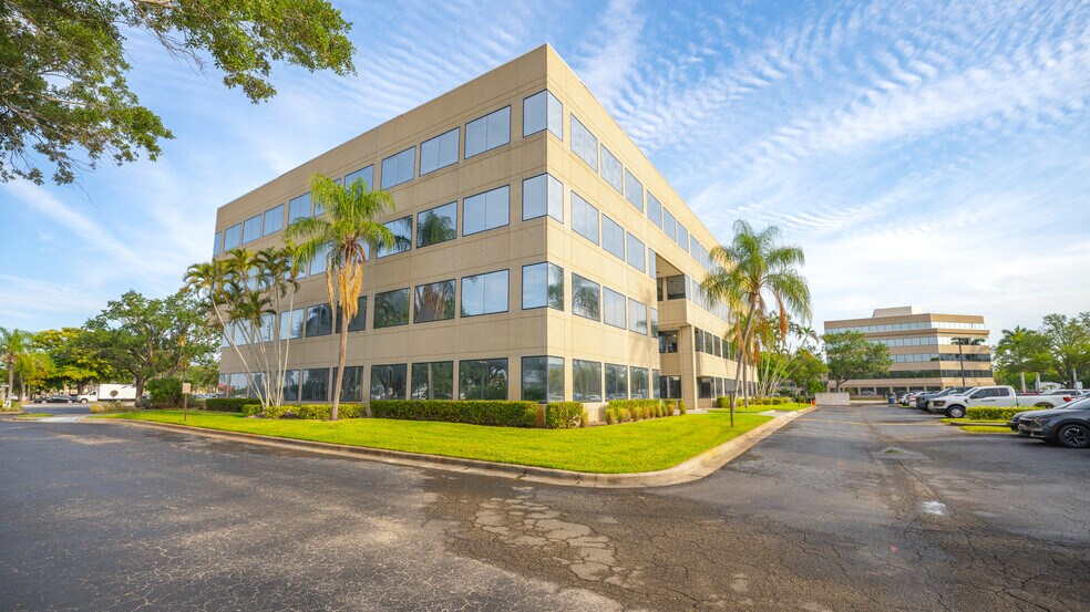 More Photos Of 4415 Metro Pky, Fort Myers Office For Lease