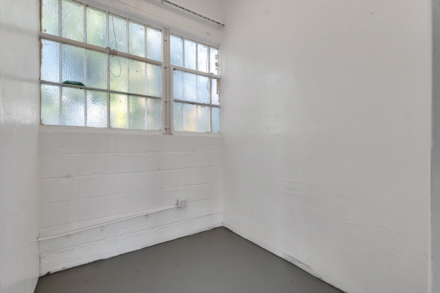 More Photos Of 901 N Maclay Ave, San Fernando Freestanding For Sale