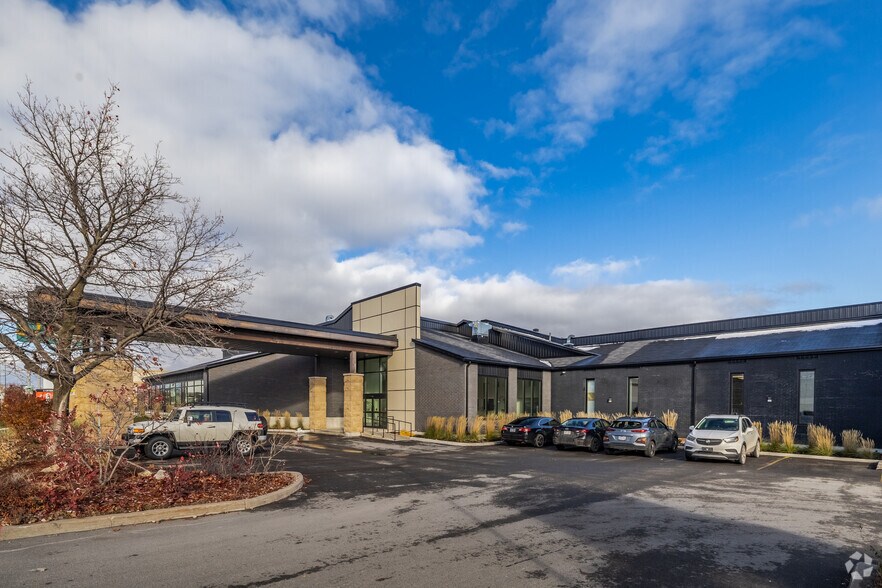 More Photos Of 111 Rue Bellehumeur, Gatineau Hotel For Lease
