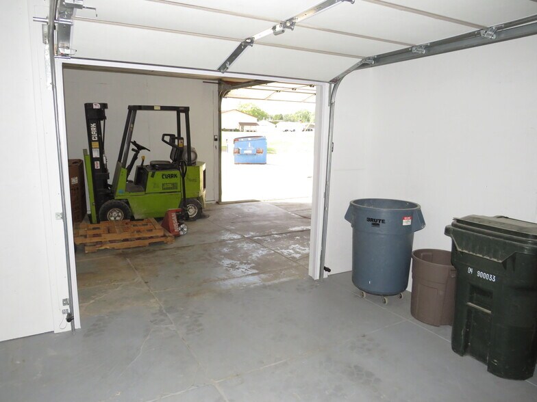 More Photos Of 300 W Joliet St, Ottawa Industrial For Sale