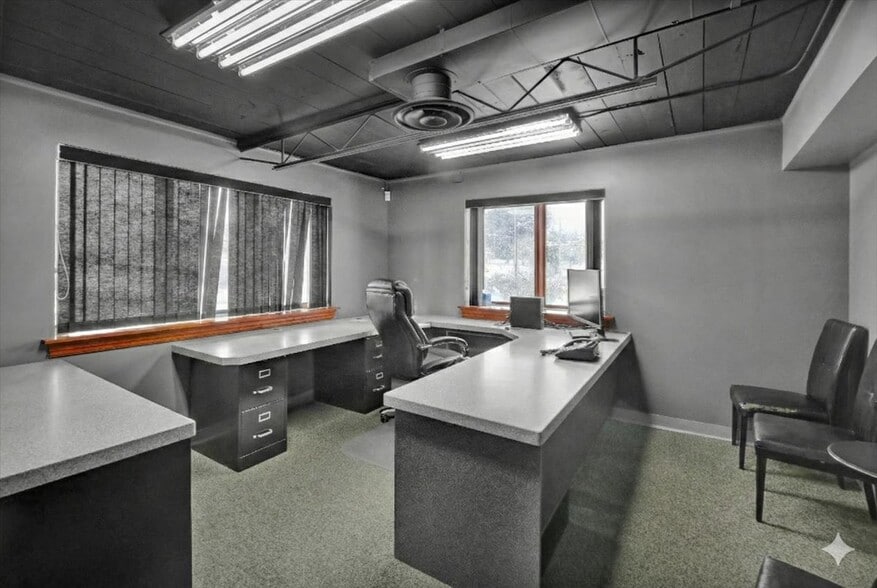 More Photos Of 426 Warren St, Reading Office For Sale