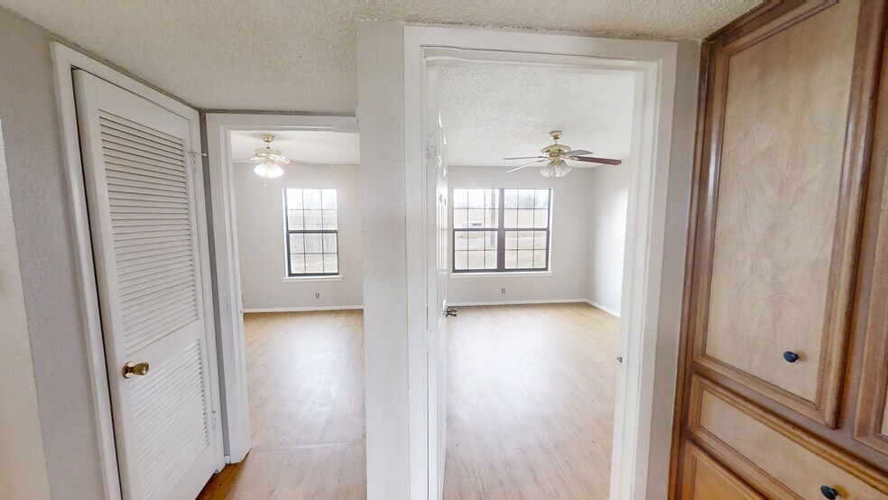 More Photos Of 402 SE 6th St, Andrews Apartments For Sale