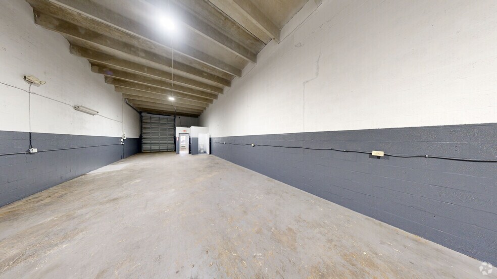More Photos Of 3820 NW 135th St, Opa-locka Warehouse For Lease
