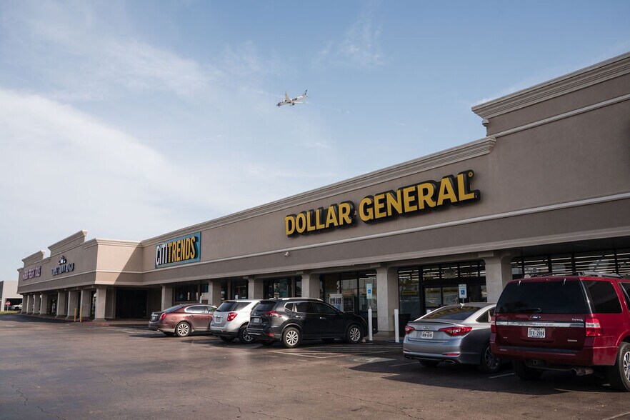 More Photos Of 210-264 1st St W, Humble Unknown For Lease