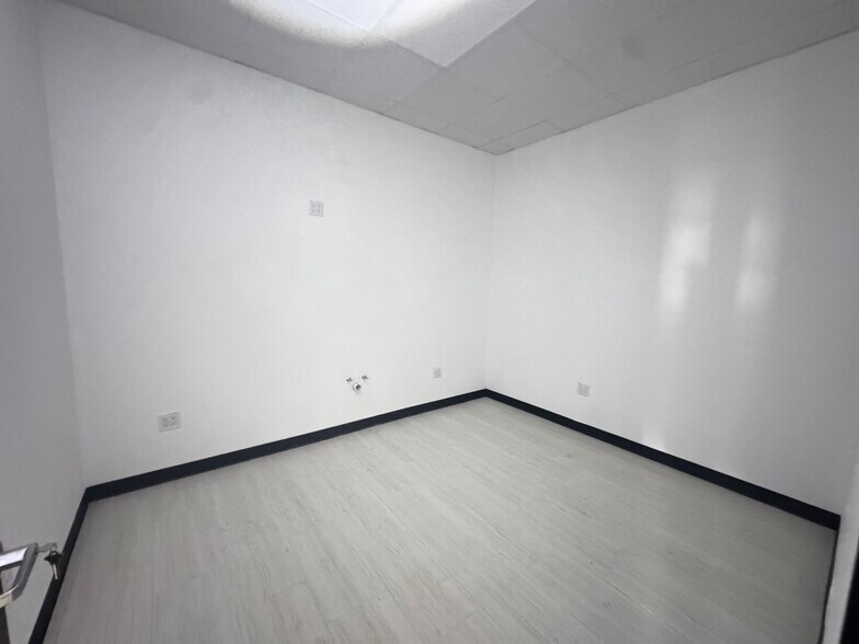 More Photos Of 9195 Gulf Fwy, Houston Storefront For Lease