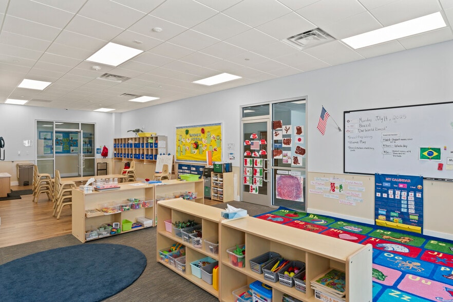 More Photos Of 42525 Tall Cedars Pkwy, Chantilly Schools For Lease