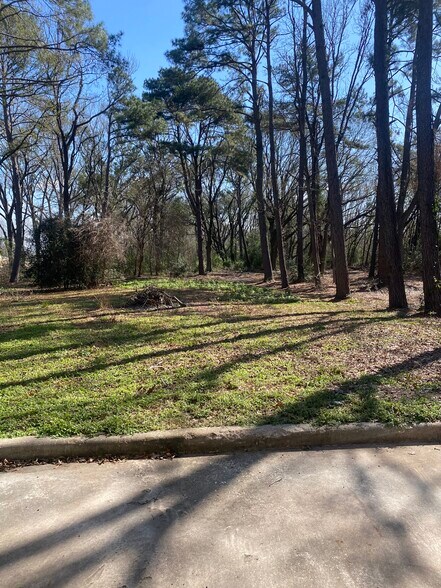 More Photos Of 8614 Veterans Memorial Dr, Houston Distribution For Sale