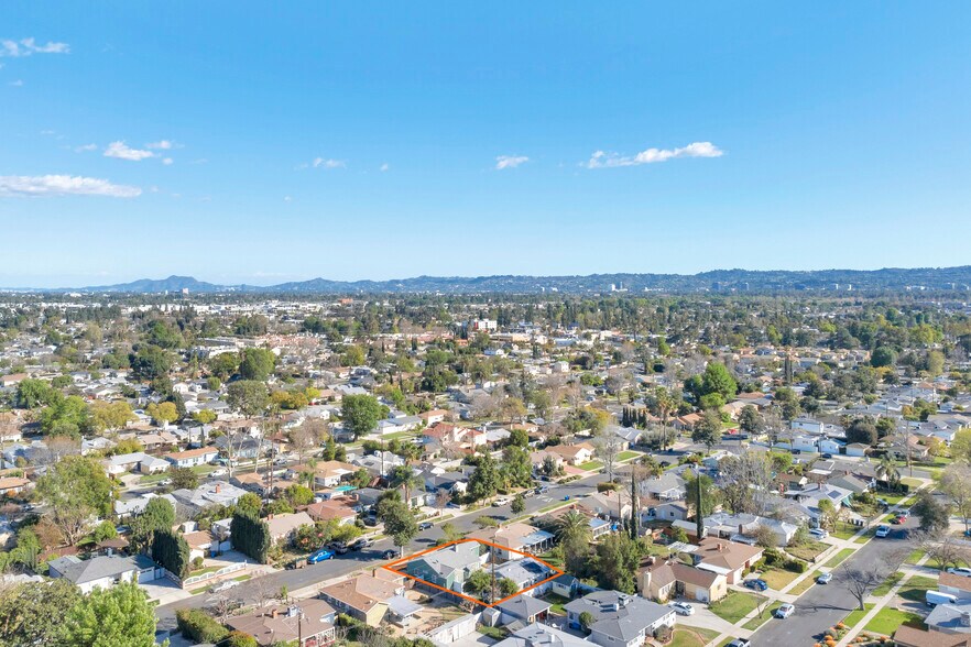 More Photos Of 7445 Amestoy Ave, Van Nuys Apartments For Sale