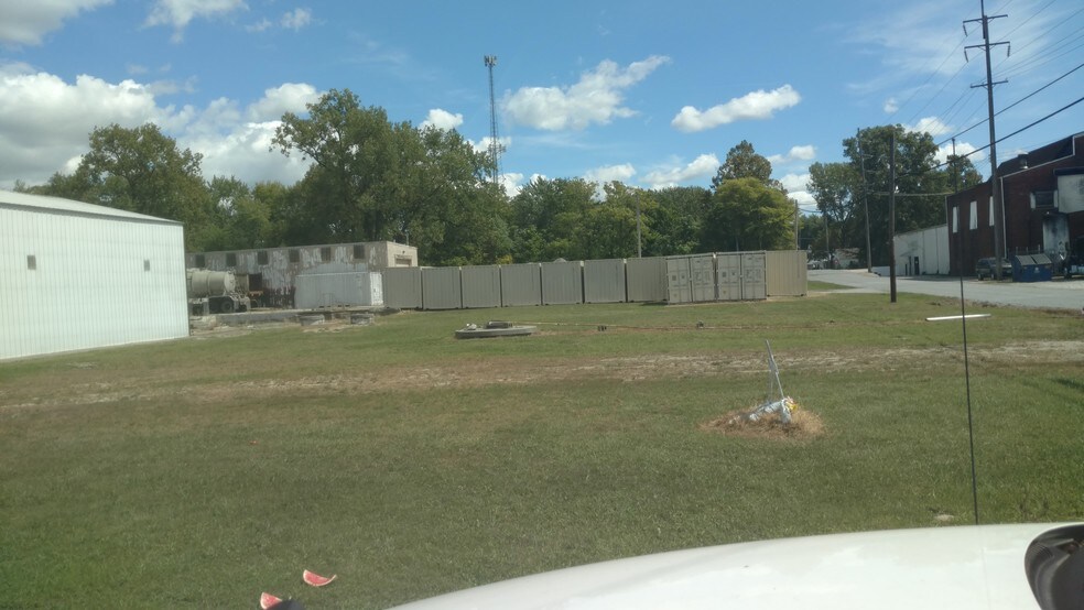 More Photos Of 600 S Camp Ave, Olney Warehouse For Sale