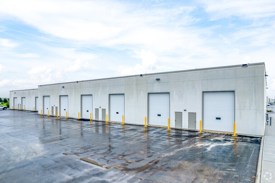 More Photos Of 12555 Coleraine Dr, Caledon Flex For Lease