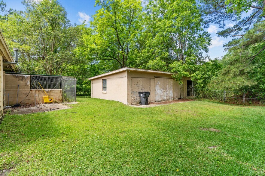 More Photos Of 3522 James B White Hwy, Whiteville Veterinarian Kennel For Sale