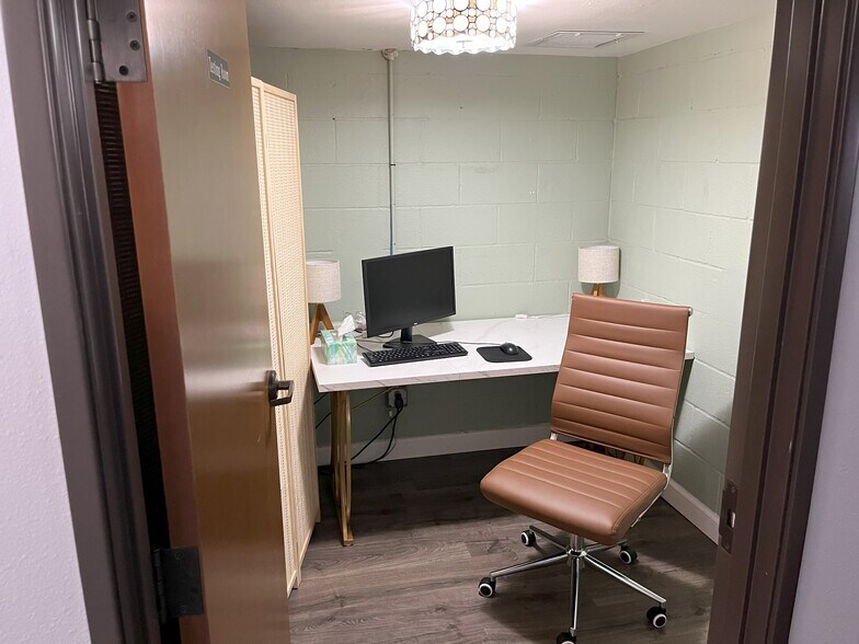 More Photos Of 2403 Ben White Blvd W, Austin Freestanding For Sale