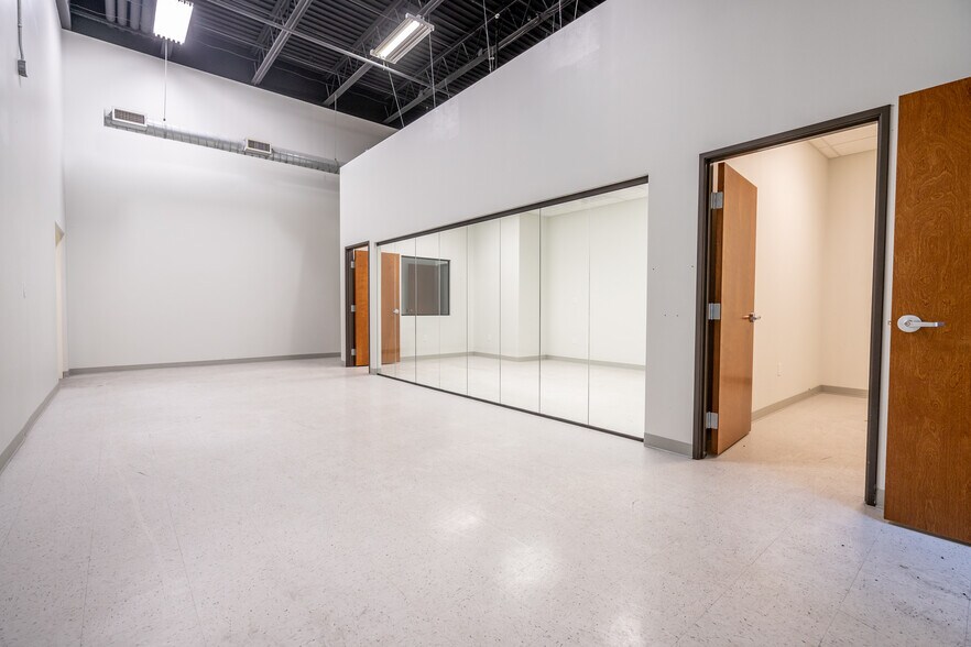 More Photos Of 1901-1923 Windsor Pl, Fort Worth Warehouse For Lease