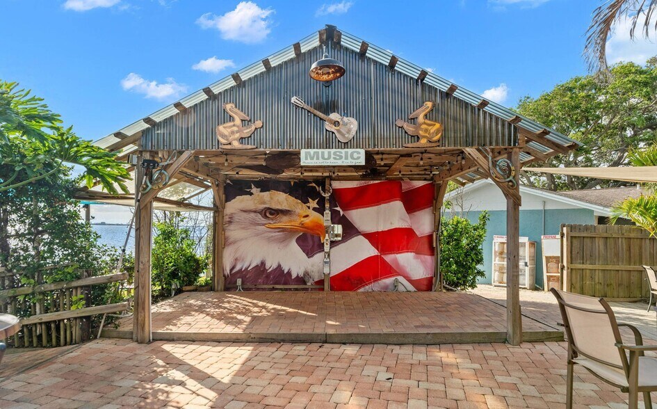 More Photos Of 4845 Dixie Hwy NE, Palm Bay Restaurant For Sale