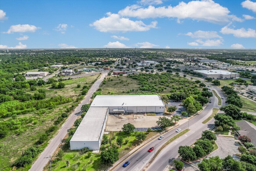More Photos Of 400 S Heatherwilde Blvd, Pflugerville Manufacturing For Lease