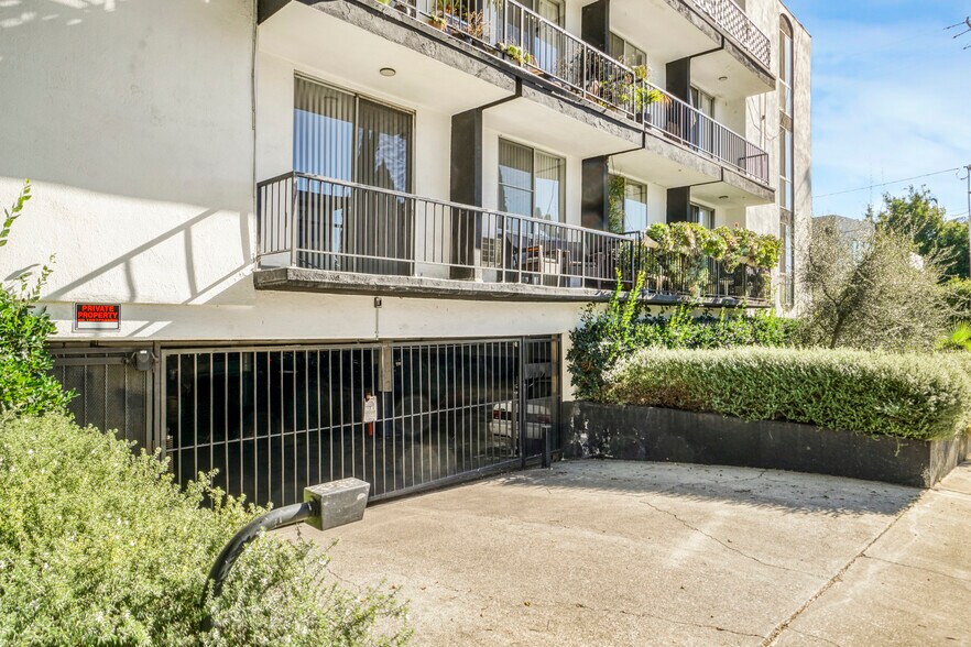 More Photos Of 8011 Romaine St, Los Angeles Apartments For Sale