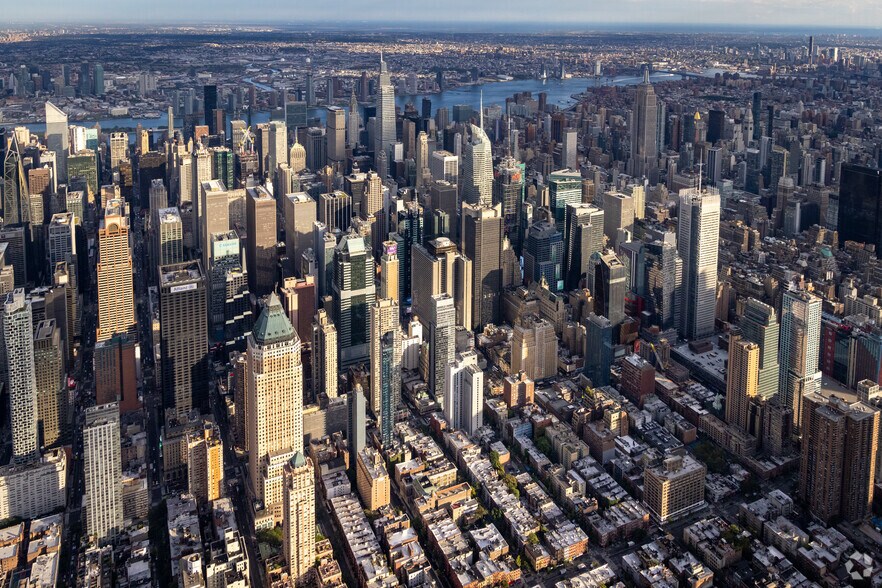 More Photos Of 750 8th Ave, New York Apartments For Lease