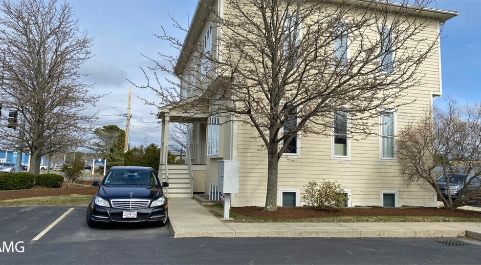 More Photos Of 129 Airport Rd, Hyannis Loft Creative Space For Lease