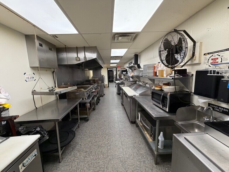 More Photos Of 617 S Washington St, New Paris Bar For Sale