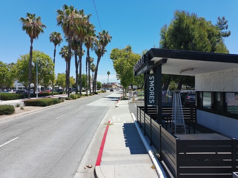 More Photos Of 922 W West Covina Pky, West Covina Storefront Retail Office For Lease