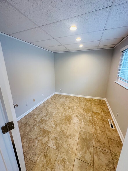 More Photos Of 5857 Kellogg Ave, Cincinnati Office For Lease