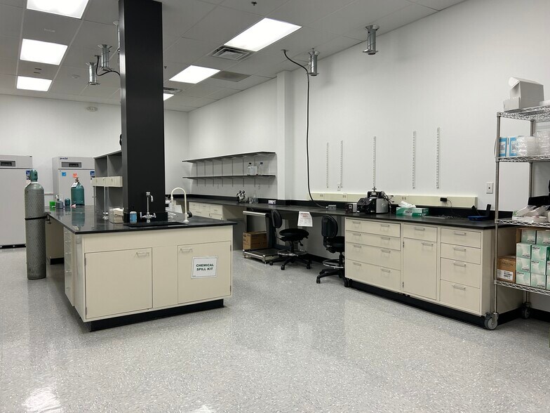 More Photos Of 38-72 Cummings Park, Woburn Light Manufacturing For Lease